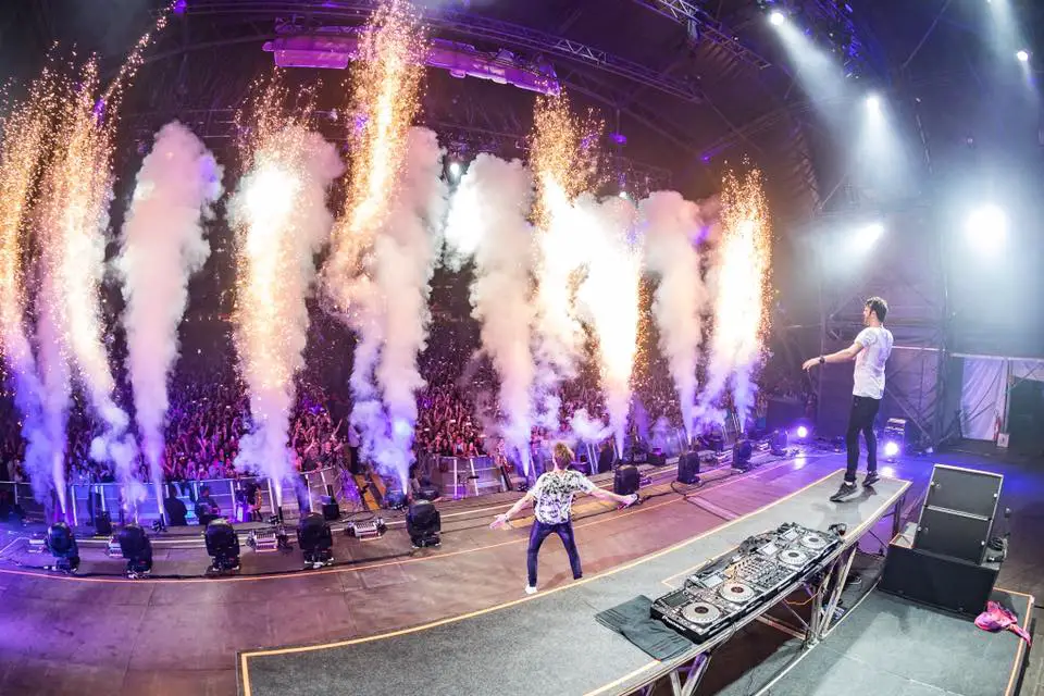 The Chainsmokers drop unreleased tune in Prague – EDM Life