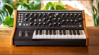 moog subsequent 25 synth